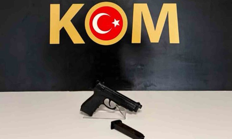 Kritik Açıklama: Sosyal medya üzerinden organize suç örgütünü öven şahıs gözaltı işlemi uygulandı - Haberleri