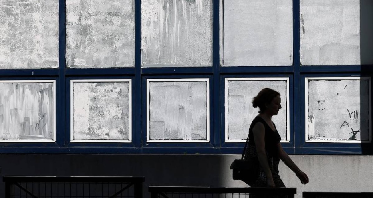Gündemden Son Bilgiler: Stoklar tamamen tükendi: Evleri serin tutmak pencerelere sürüyorlar - Haberleri