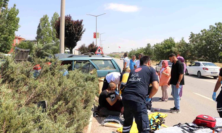 The driver hugged his wife who was injured in the accident and waited by her side - Last Minute