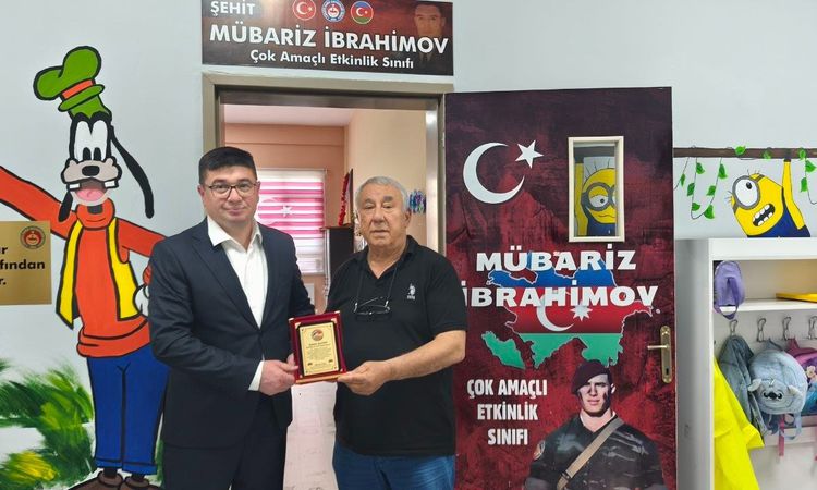 TADDEF Genel Başkan Yardımcısı Serdar Ünsal’dan Başkonsolos Zamin Aliyev’e teşekkür plaketi - Son Dakika | İşt