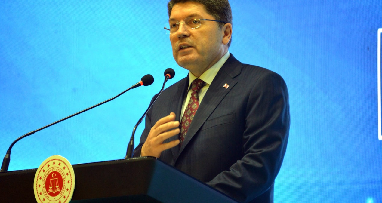 Kritik Açıklama: Tahliye edilen belediye başkanları göreve iade edilecek mi? Adalet Bakanı'na soruldu - En Son