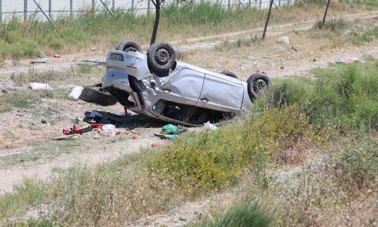 Gündemden Son Bilgiler: Takla atan otomobildeki 8 yaşındaki çocuk öldü, anne, baba ve kardeşi yaralandı - Son