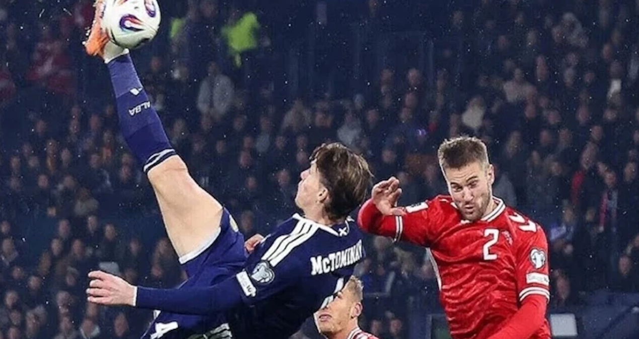 Son Gelişme: Tarihi gol sonrası dünya futbolunda bir ilk: Muazzam rövaşatayı kağıt paraya bastılar - Son Dakik