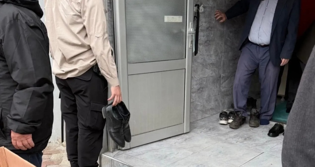 Son Gelişme: Tartışma yaratan fotoğraf! Kaymakam korumasını suçladı - Haberleri - Son Dakika Bilgileri