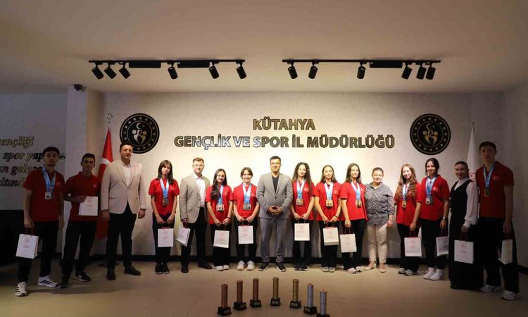 Sıcak Gündem: Tavşanlı’nın başarılı sporcuları 7 kupa ve 19 Türkiye derecesi elde etti - Son Dakika Haberleri