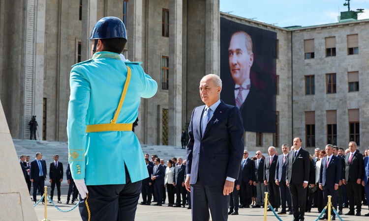 TBMM'de 28'inci dönem 5'inci yasama yılı Atatürk Anıtı önünde törenle resmen start aldı