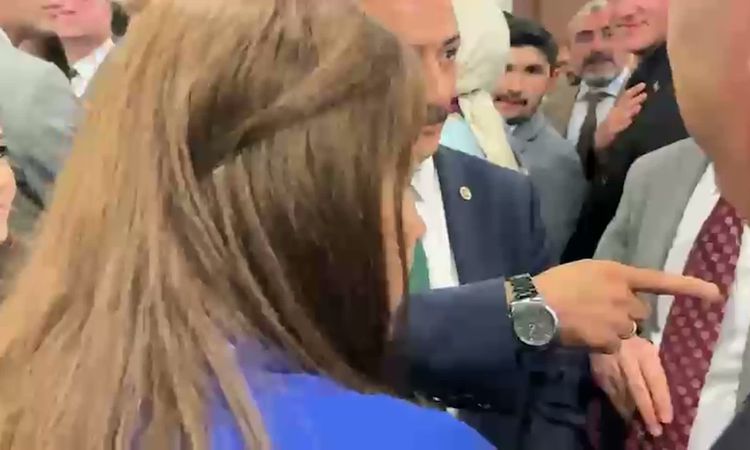Kritik Açıklama: TBMM Adalet Komisyonu... "Çerçeve Yasa" teklifi görüşmeleri öncesi komisyon salonu önünde "ka
