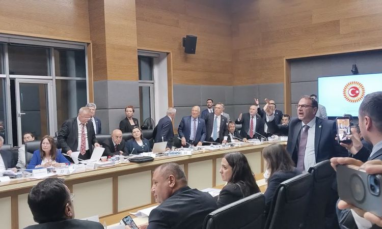 Kritik Açıklama: TBMM Adalet Komisyonu'nda Çerçeve Yasa Görüşmelerinde Söz Alma Tartışması - Haberleri ve Mera