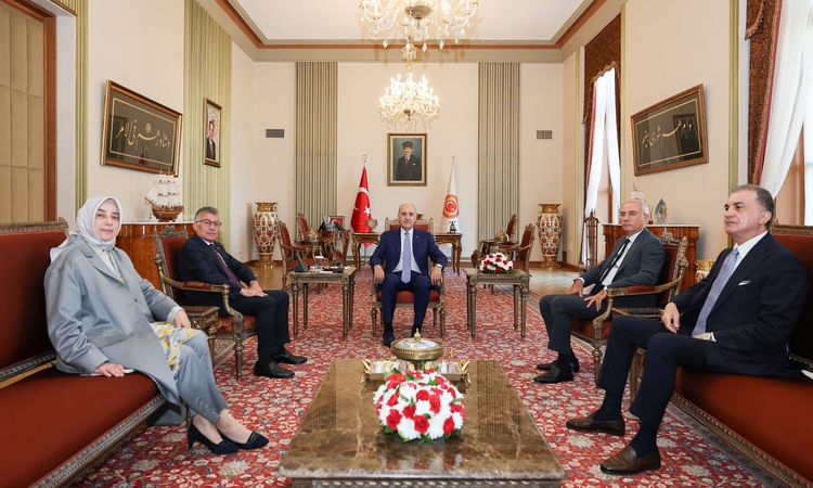 Ayrıntılar Netleşti: TBMM Başkanı Kurtulmuş, AK Parti Grubu ile görüştü - Haberleri: Gelişmeler Takip Ediliyor