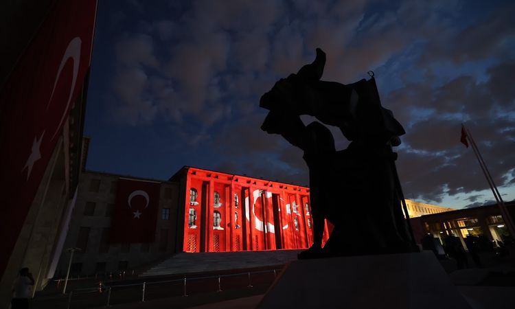 Meaningful video mapping show for the July 15 martyrs on the wall of the Turkish Grand National Assembly - News