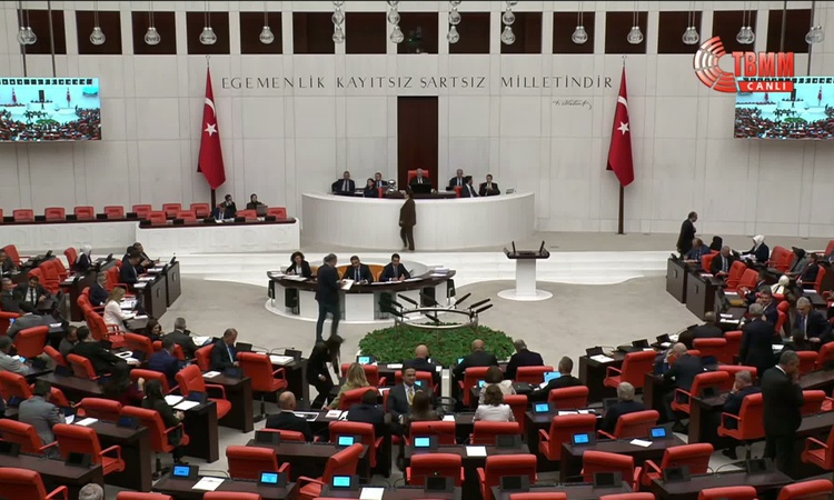 TBMM Genel Kurulu... İskender Bayhan'dan Cumhurbaşkanı Yardımcısı Yılmaz'a: Bu ülkenin işçileri, emekçileri si