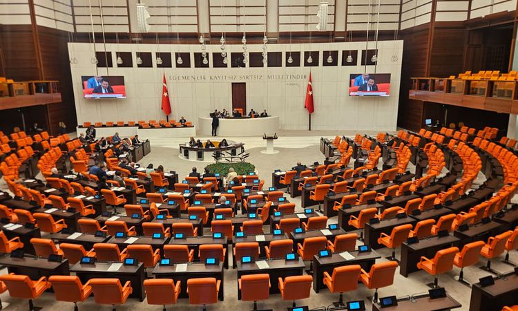 Sıcak Gündem: TBMM Genel Kurulu'nda öğretim elemanlarına güvenlik soruşturmasını öngören madde tekliften çıkar