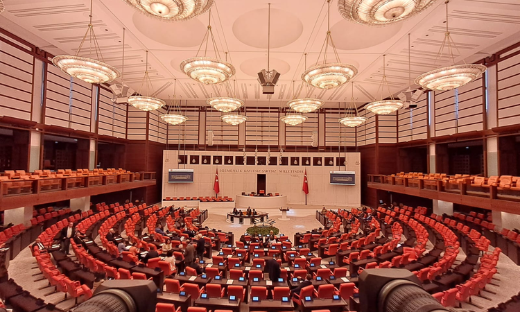 Sıcak Gündem: TBMM Genel Kurulu... Yeni Parti'nin barınma krizi için araştırma önerisi reddedildi - Son Dakika