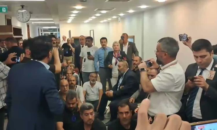 Sıcak Gündem: TBMM'de şehit ve gazi yakınlarına komisyon kapısı: Gerginlik ve tek kişilik temsil - Son Dakika