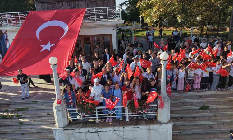 Sıcak Gündem: TCG Anadolu ve TCG Heybeliada Yalova’da vatandaşları selamladı - Son Dakika Haberleri ve Merak E
