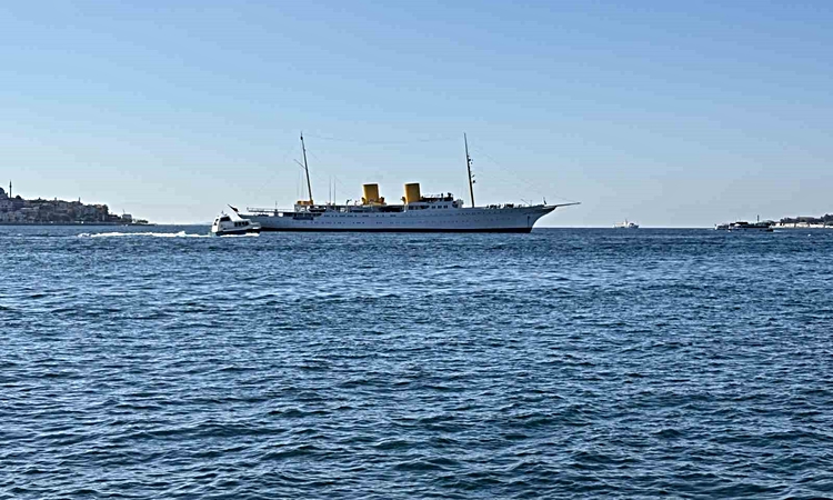 TCG Savarona eğitim gemisi İstanbul’da