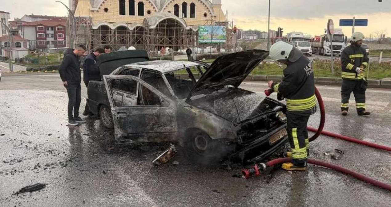 Gündemden Son Bilgiler: Tekirdağ'da alev alan otomobil küle döndü - Son Dakika Haberleri