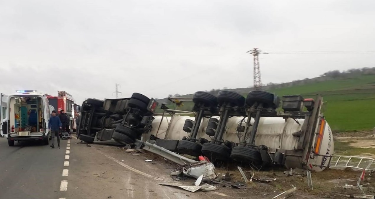 Son Gelişme: Tekirdağ'da ayçiçeği yağı yüklü tanker devrildi: 1 ölü - En Son Haber