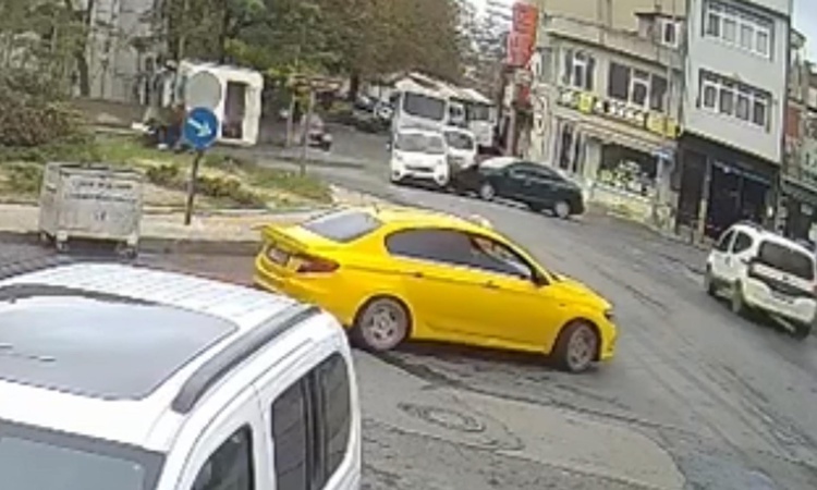 Tekirdağ Çorlu'da otomobil ile hafif ticari araç çarpıştı, 2 yaşındaki kız yaralandı