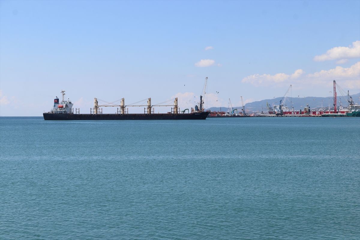 Security measures were taken around the cargo ship that ran aground in Tekirdağ - Breaking News