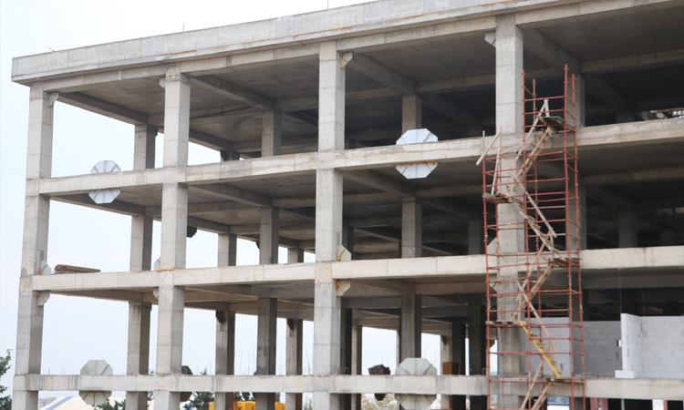 Tekirdağ NKÜ'nün onkoloji hastanesinde betonarme yapıya BRB sistemi uygulanıyor
