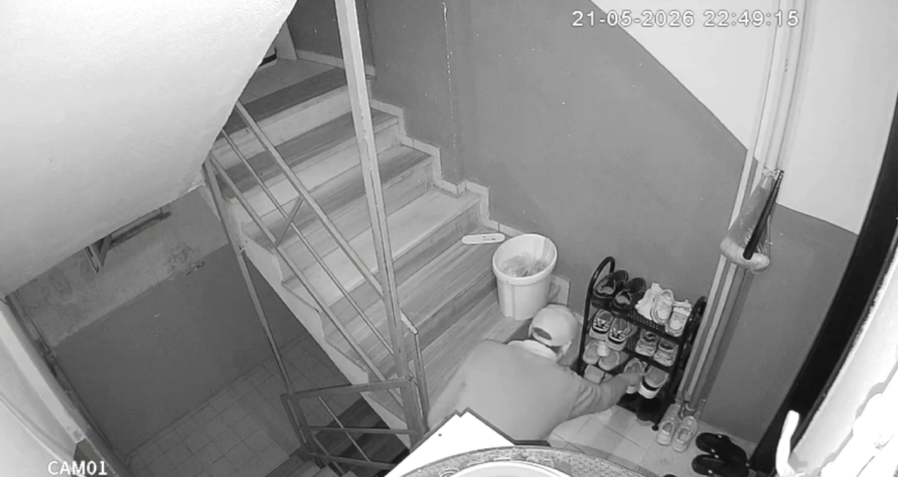 Gündemden Son Bilgiler: Telefon ışığıyla ayakkabı hırsızlığı! Bir aile şokta - Haberleri - Son Dakika Bilgiler