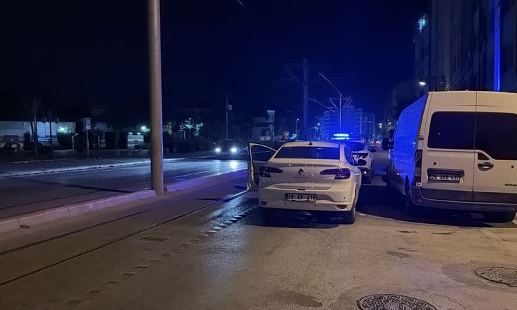 Tepebaşı'nda Bıçaklı Kavga: 2 Yaralı, 1 Tutuklu - Son Dakika: Gelişmeler Takip Ediliyor