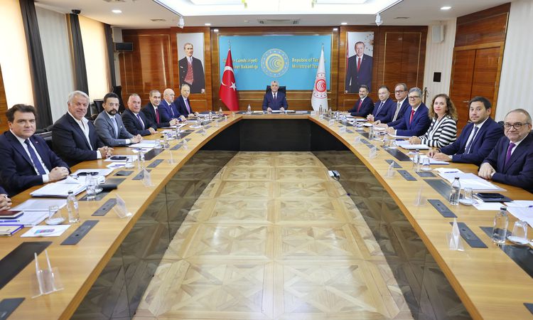 Kritik Açıklama: Ticaret Bakanı Bolat: Hizmet İhracatında Tarihi Rekor Kırıldı - Son Dakika Haberleri ve Merak