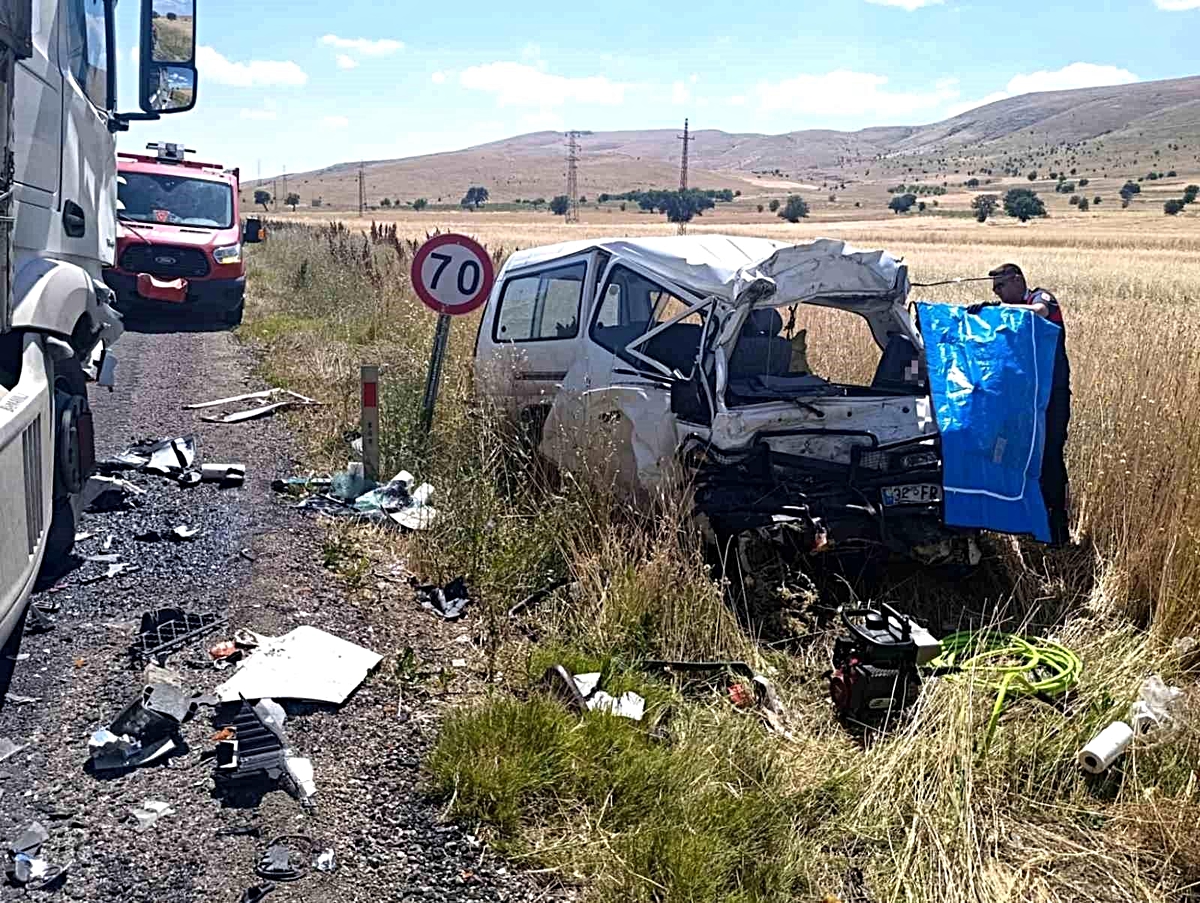 The driver of the minibus that collided with the truck died - News
