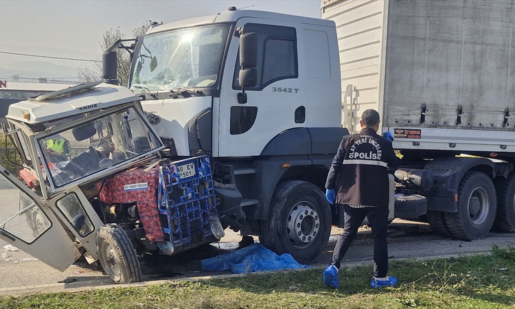 Tokat Erbaa'da tır ile traktör çarpıştı, kazada 2 kişi yaşamını yitirdi: Gelişmeler Takip Ediliyor
