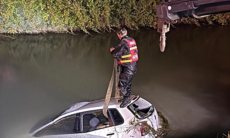 Tokat'ın Doğancıbağları Mahallesi'nde otomobil sulama kanalına devrildi, 2 kişi öldü - Son Dakika Bilgileri
