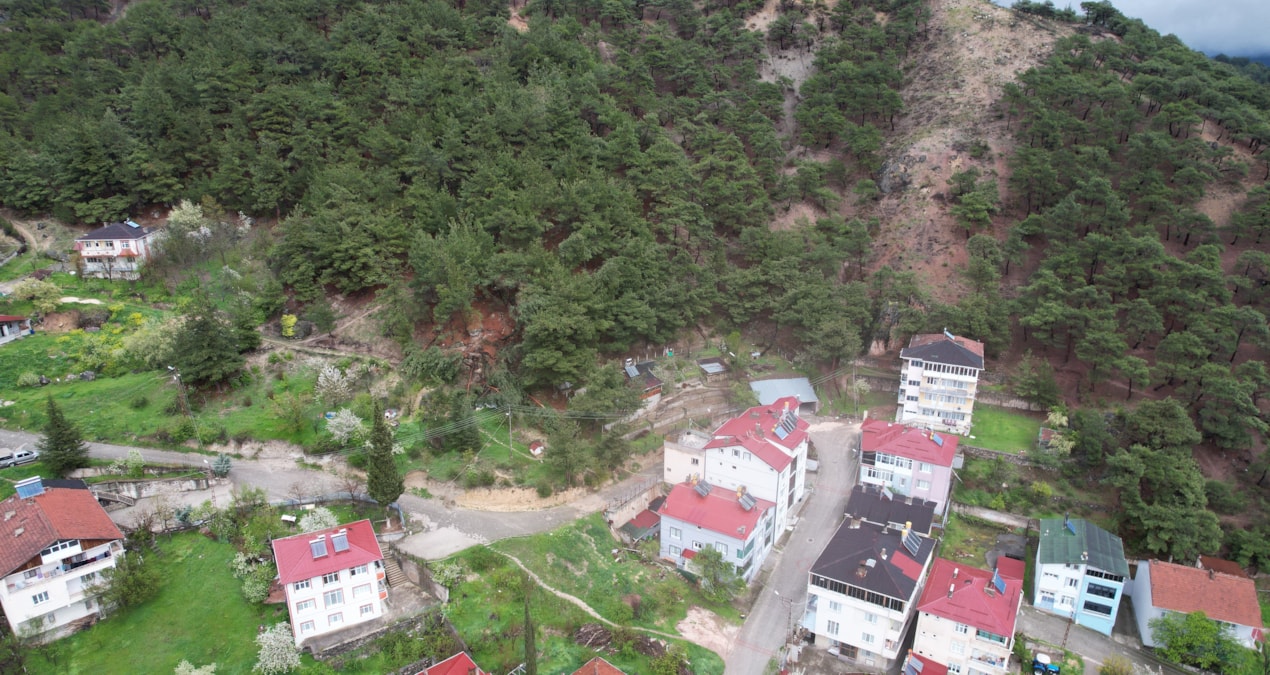Sıcak Gündem: Tokat'ta heyelan paniği! 15 daire tedbir amaçlı boşaltıldı - Son Dakika ve Merak Edilenler