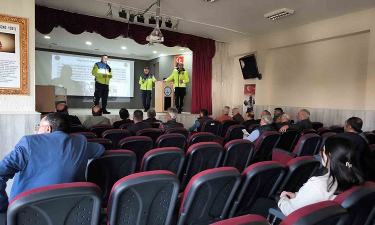 Tomarza'da taşımalı eğitim servis şoförlerine Emniyet ve Jandarma'dan eğitim verildi
