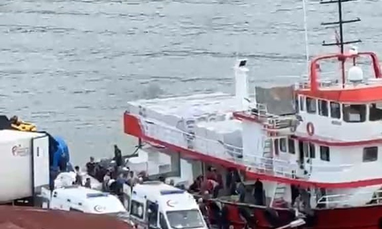 Trabzon açıklarında balıkçı teknesinde makara koptu, 1'i ağır 4 işçi yaralandı: Gelişmeler Takip Ediliyor