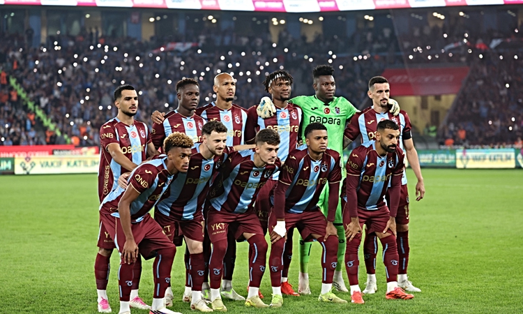 Trabzonspor, Salah'ın 3 golüyle Galatasaray'ı 4-0 yenerek tarihi galibiyetini tekrarladı: Gelişmeler Takip Edi