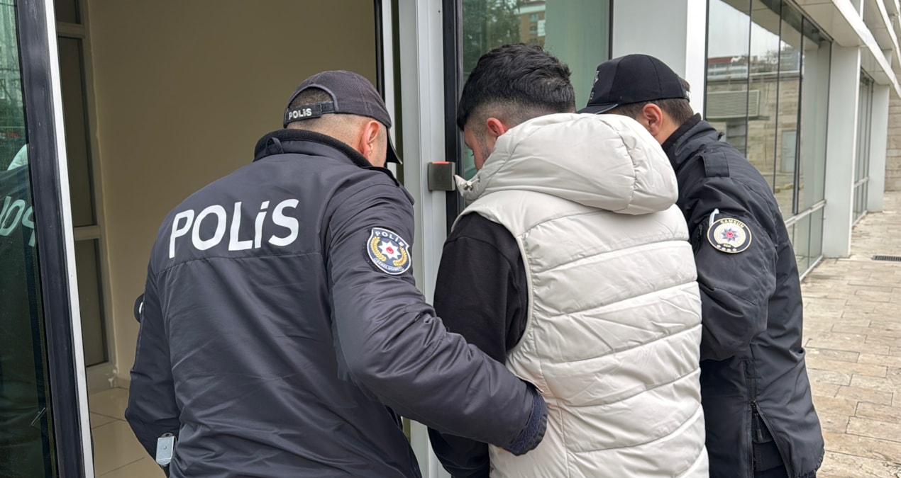 Son Gelişme: Trabzonspor takım otobüsünü taşlayan 5 kişiye adli kontrol - Son Dakika Haberleri