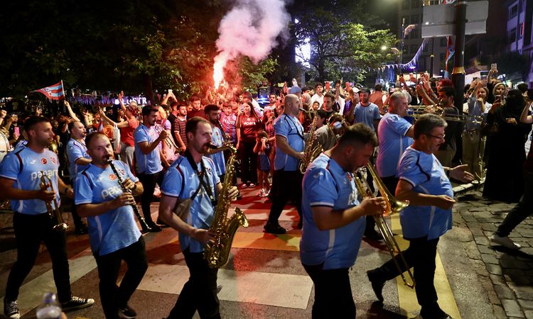 Son Gelişme: Trabzonspor'un 59. yılına özel "Bordo-Mavi Fener Alayı" düzenlendi - Son Dakika Haberleri ve Mera