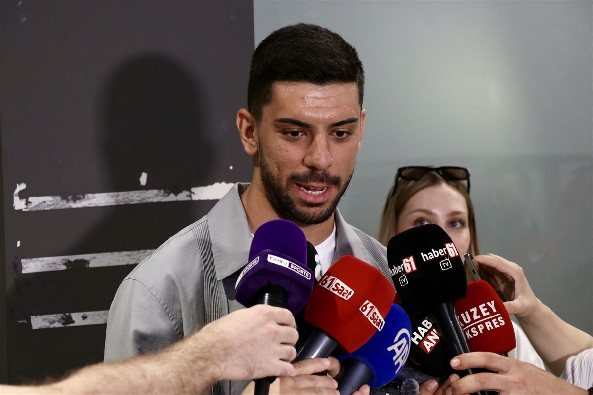 Cenk Özkacar, the football player with whom Trabzonspor is in transfer negotiations, came to the city - Breaking News