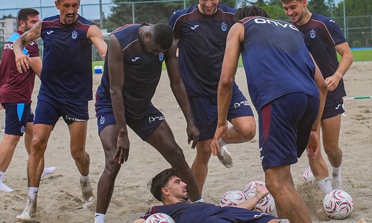 Sıcak Gündem: Trabzonspor, yeni sezon hazırlıklarına çift antrenmanla devam etti - Haberleri | İşte Tüm Ayrınt