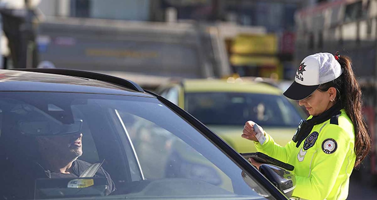 Gündemden Son Bilgiler: Trafik polislerinin en çok durdukları araç rengi netlik kazandı - Son Dakika: Gelişmel