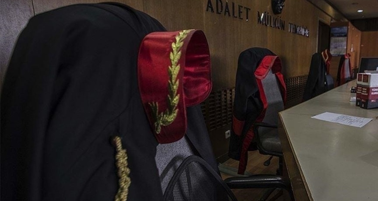 Ayrıntılar Netleşti: Trafikte 'Ben hakimim' tartışması: Komiser açığa alındı - Haberleri: Gelişmeler Takip Edi