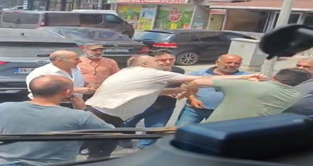 Kritik Açıklama: Trafikte ortalık karıştı: Tekmeli yumruklu kavga kamerada - En Son Haber ve Merak Edilenler