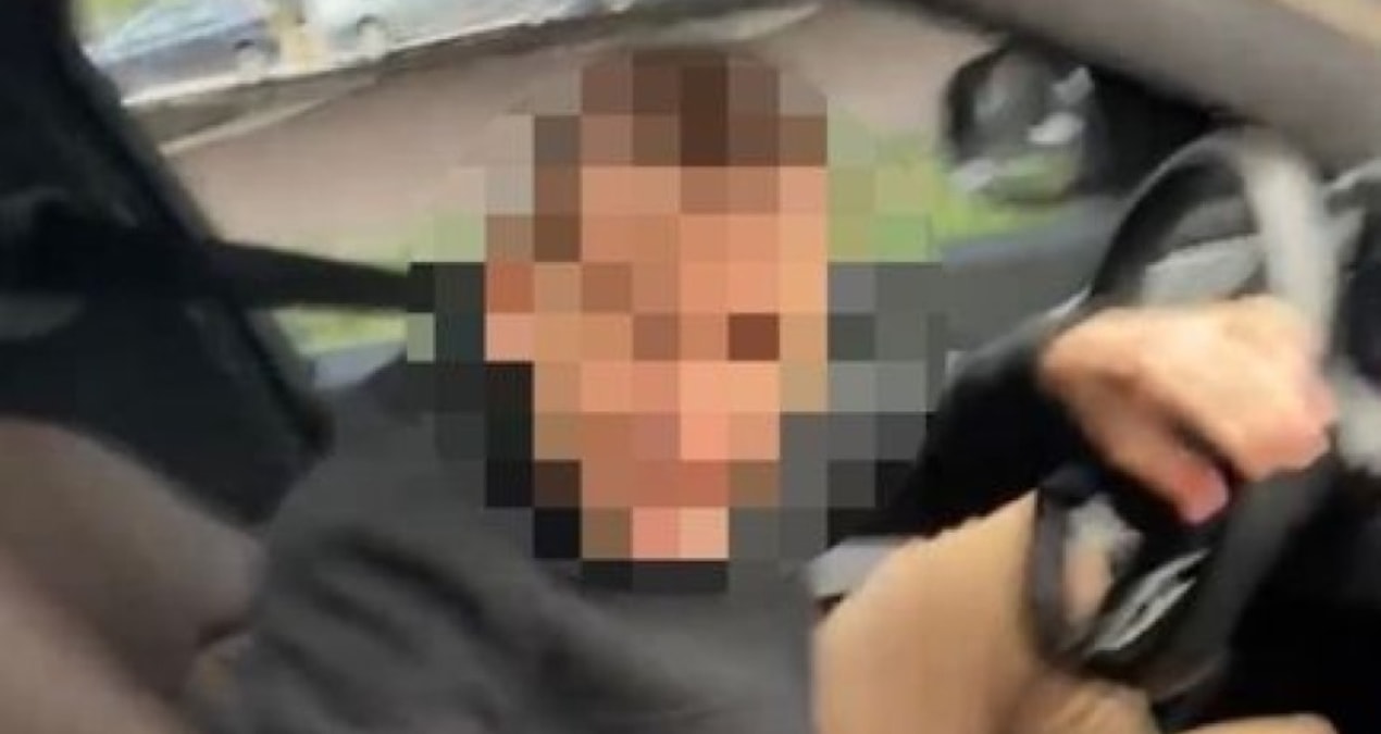 Trafikte yenidoğan bebekli aileye silah çekti! - Son Dakika - Son Dakika Bilgileri