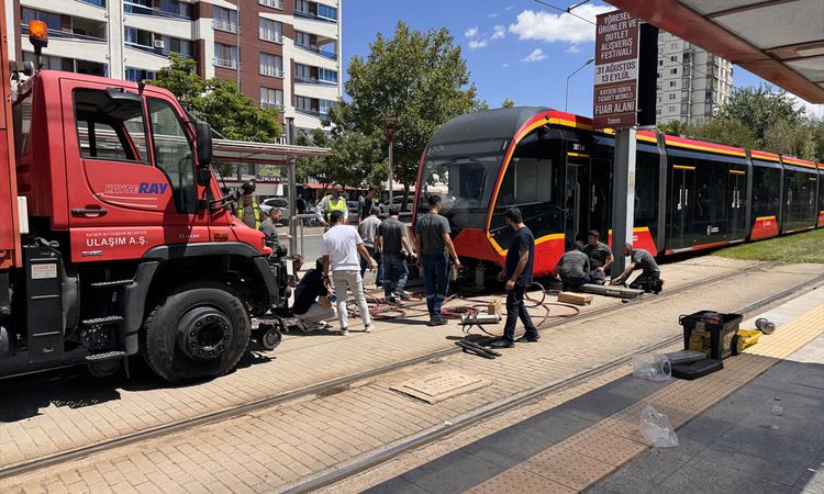 Kritik Açıklama: Tramvay Kazası Can Aldı: 24 Yaşındaki Genç yaşamını yitirdi - Haberleri: Gelişmeler Takip Edi