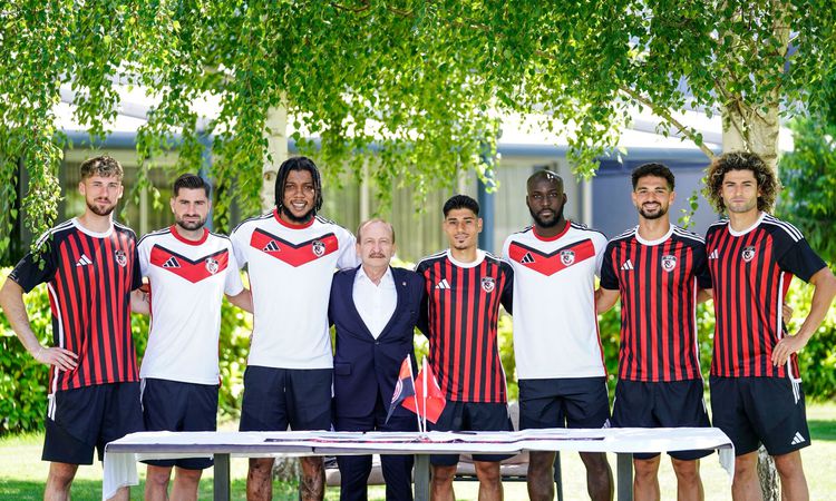 Son Gelişme: Transfer yasağı kalkan Gaziantep FK 7 futbolcuyu kadrosuna kattı - Son Dakika Haberleri - Son Dak