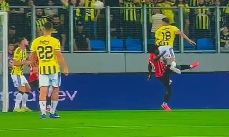 Trio'dan Fenerbahçe'nin penaltı beklediği pozisyonlar için olay yorum - Haberleri ve Merak Edilenler