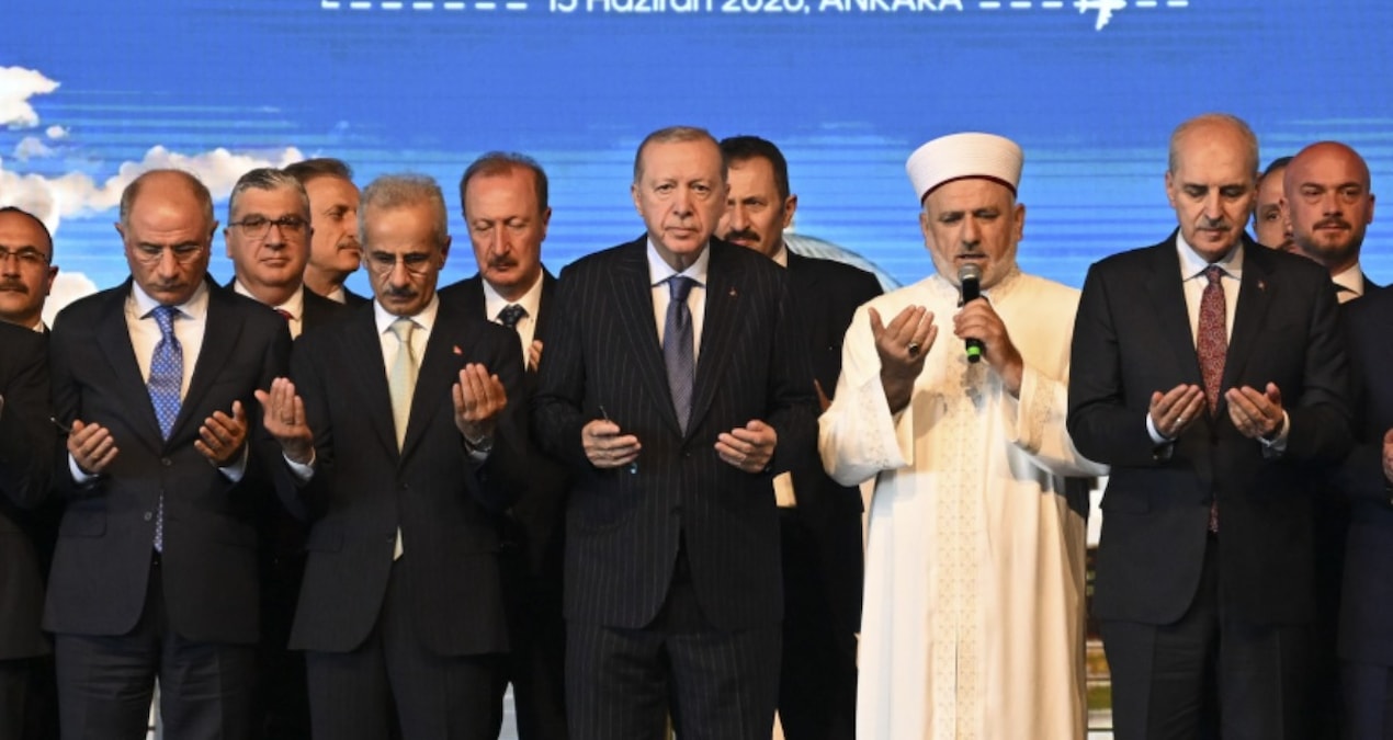 Gündemden Son Bilgiler: Trump Havalimanı dualarla açıldı - Haberleri: Gelişmeler Takip Ediliyor