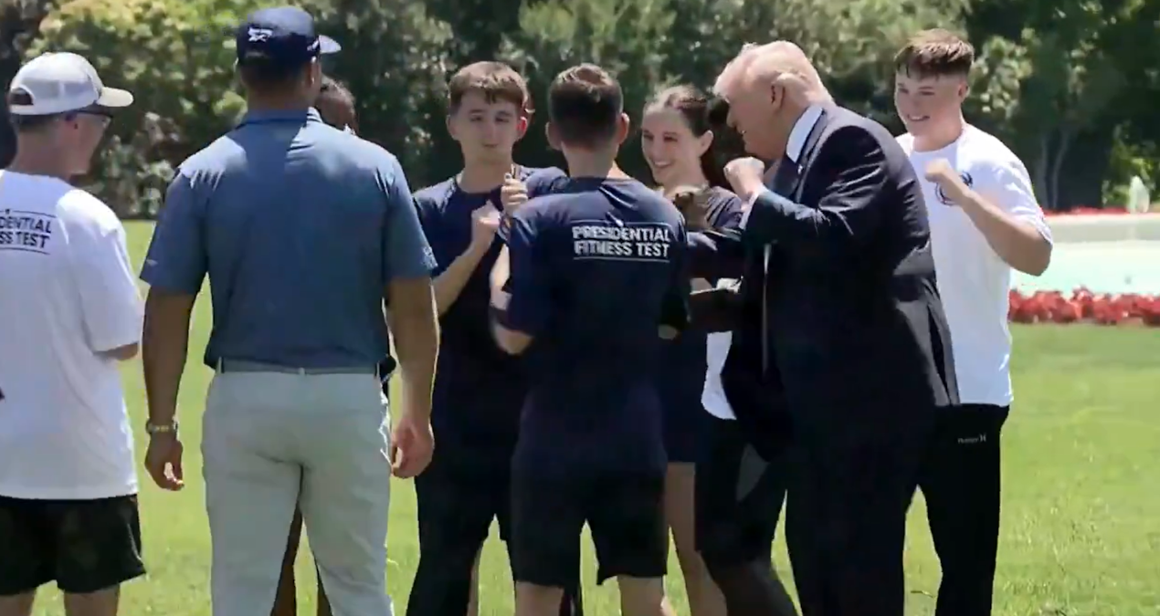 Gündemden Son Bilgiler: Trump işi gücü bıraktı dans hocalığına soyundu - En Son Haber ve Merak Edilenler