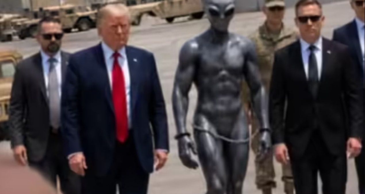 Gündemden Son Bilgiler: Trump'tan çok tuhaf 'uzaylı' paylaşımı: Neden kelepçeli? - Son Dakika