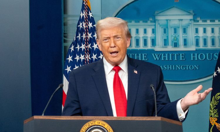 Trump'tan Umman'a Hürmüz Tehdidi: 'Yolumuzu Keserlerse Ağır Bombalarız' - Son Dakika Haberleri - Son Dakika Bi